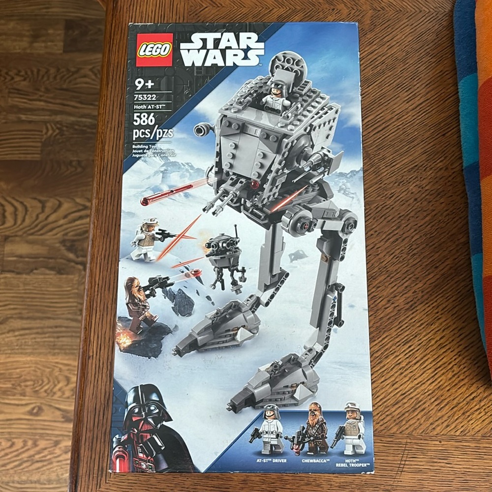 Disney Star wars Lego Hoth AT-ST 586 pieces…new in box